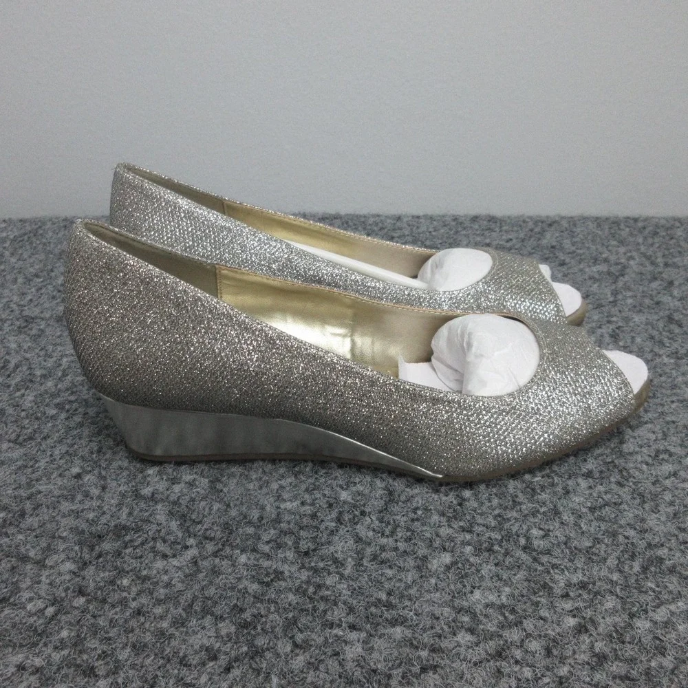 Bandolino Pump Shoes Womens Size 8M Silver Glitter Peep Toe Wedge Heel NWOB